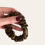 Silk scrunchie Medium – Dark Brown