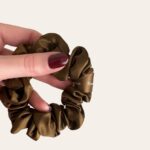 Silk scrunchie Large – Dark Brown