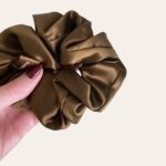 Silk scrunchie XL – Dark brown